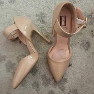 Ankle strap nude pumps